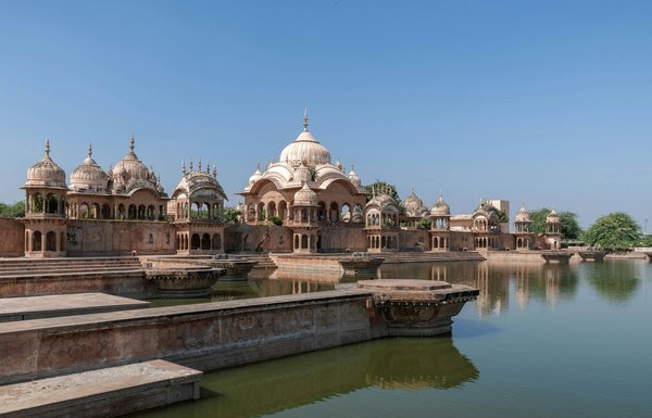 Faut-il choisir une location avec piscine communautaire ou privée ?